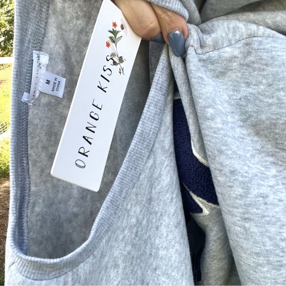 New! Varsity Embroidered BOSTON 1998 Super Soft Cozy Crewneck Sweatshirt - Picture 4 of 4